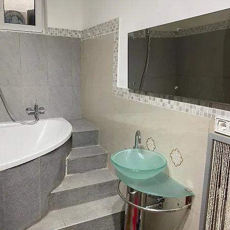 Appartement Let Me In *