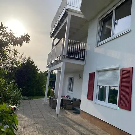 Lägenhet Apartments Let Me In Pörtschach am Wörthersee