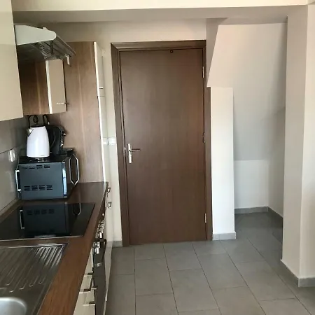 Apartament Let Me In