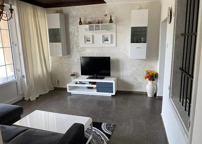 Apartments Let Me In Apartment